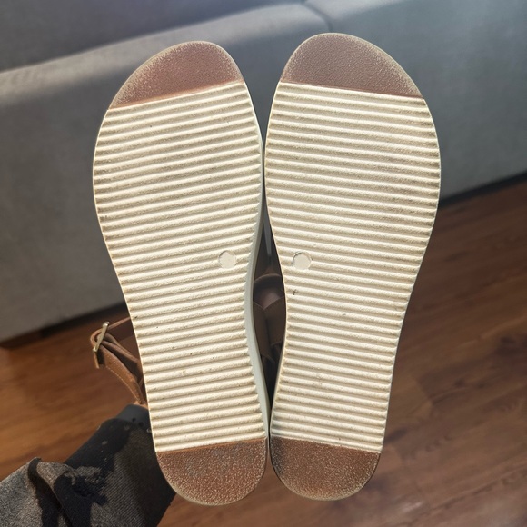 Mila Paoli Tan Leather Sandals - Picture 5 of 6